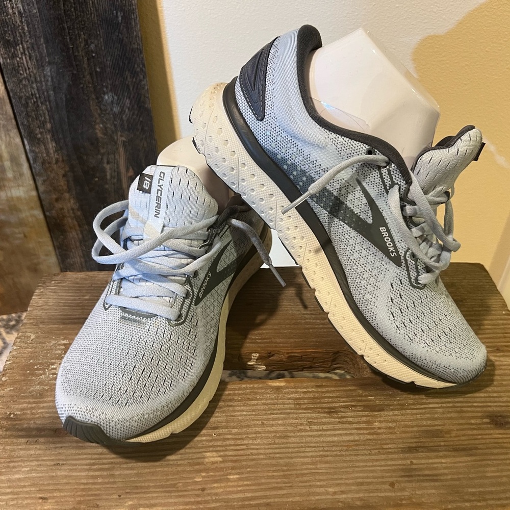 Brooks Women’s Glycerin 18 Athletic Shoe Size 8